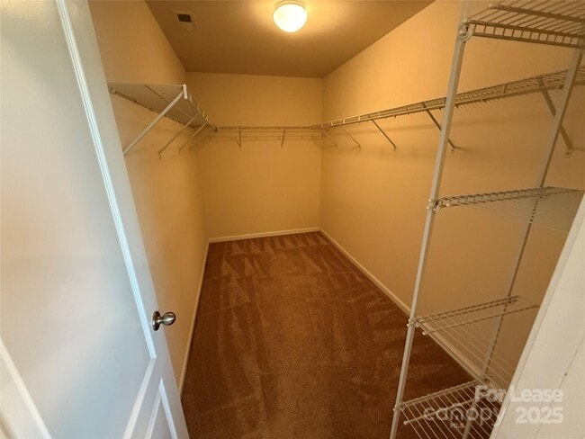 Building Photo - 15124 Evergreen House Dr
