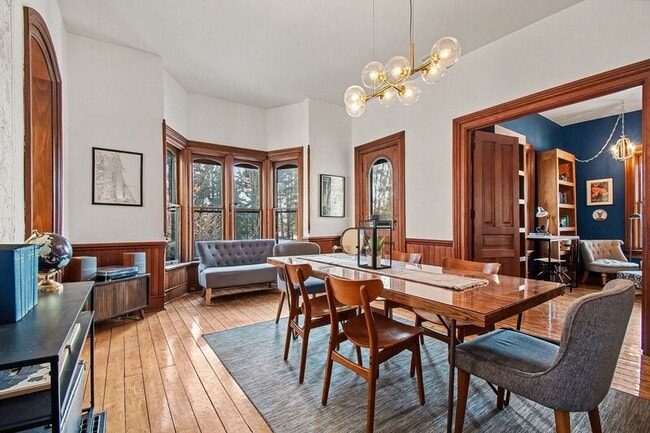 Building Photo - 704 24th Ave