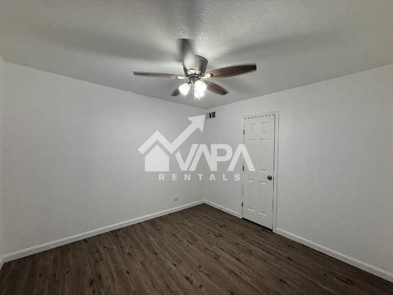 Building Photo - 332 W Mandalay Dr