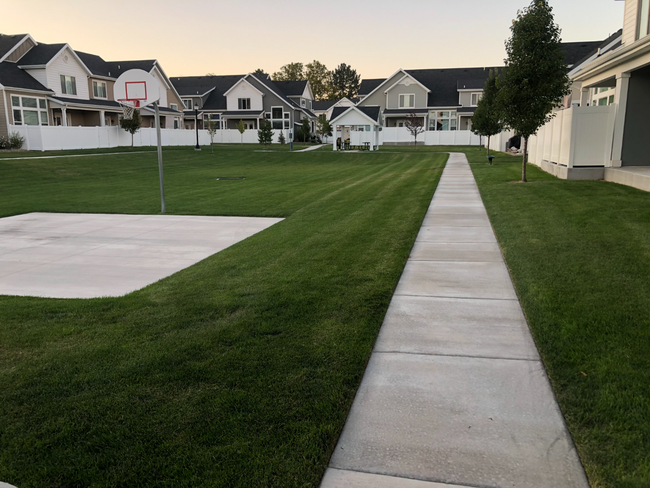 Building Photo - Great Taylorsville Townhome