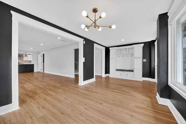 Building Photo - Beautifully updated 3-bedroom, 2.5-bathroom Craftsman in the heart of South Park