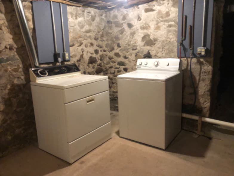 Building Photo - 221 E 1st St