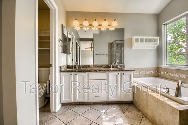 Building Photo - 13460 Vine St