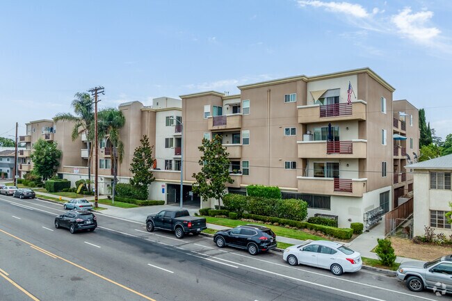 Building Alternate - Laurel Canyon