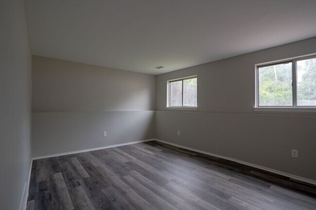 Building Photo - 15841 Dort St