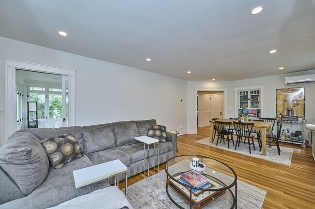 Building Photo - 41 Lynde Ave