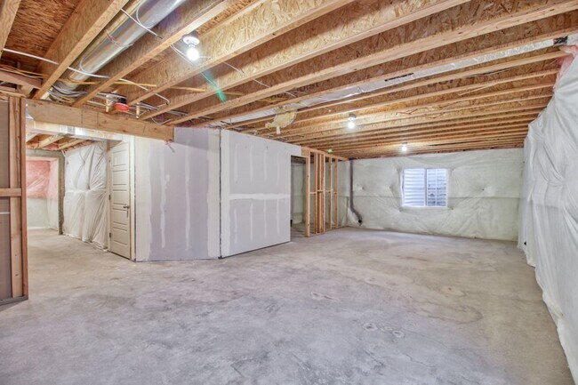 Building Photo - 4735 E Silver Moon Dr