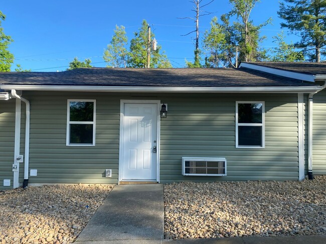 Primary Photo - 2 Bedroom 1 Bath Apartment in Greeneville, TN