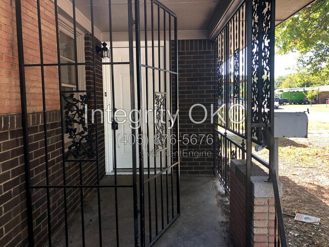 Building Photo - 2548 SW 48th St