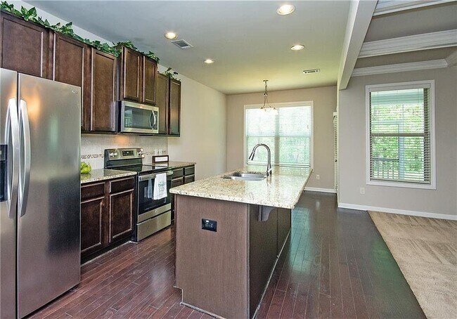 Building Photo - 7490 Silk Tree Pointe