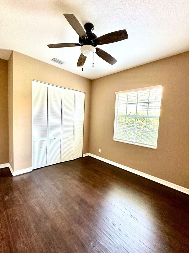 Building Photo - GORGEOUS 3 BEDROOM 2 BATH HOME IN PARKLAND