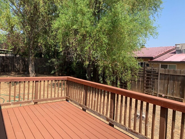 Building Photo - Cute house in Enterprise Area!!