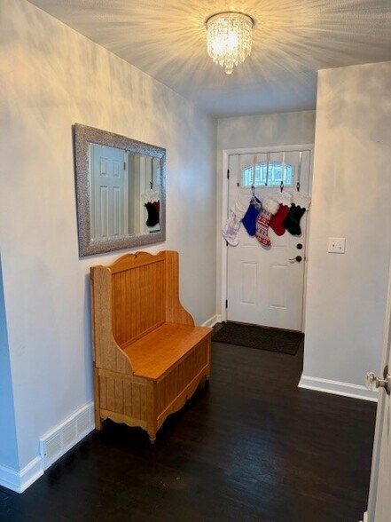 Building Photo - 6 Apple Tree Ln