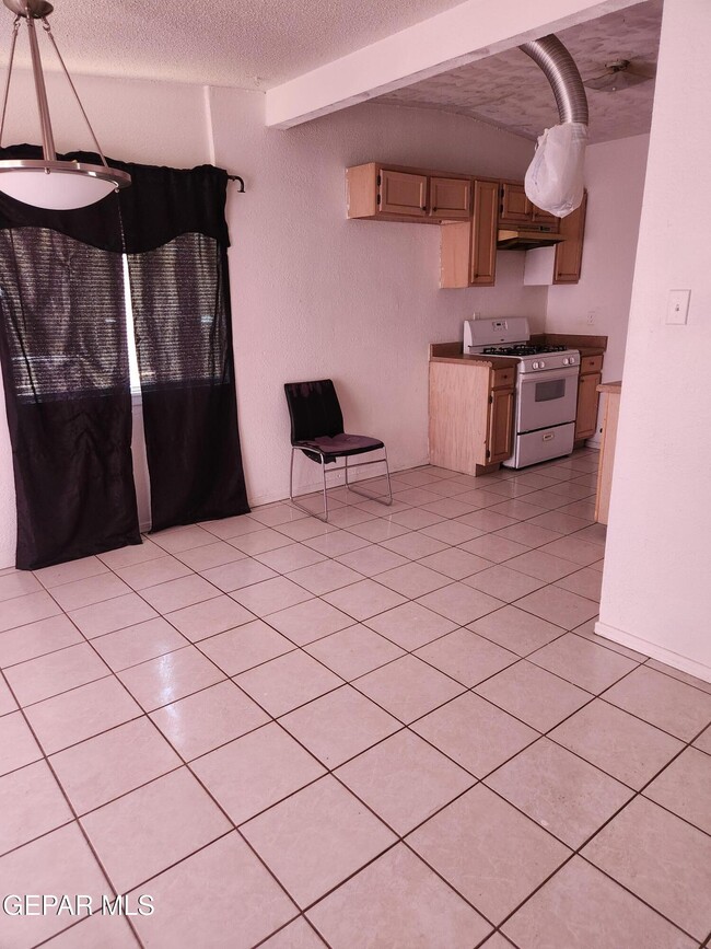 Building Photo - 10331 Blythe Dr