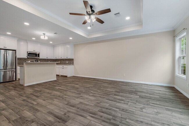 Building Photo - 1328 Baker Ave