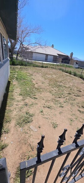 Building Photo - 21621 Pine Ridge Ave