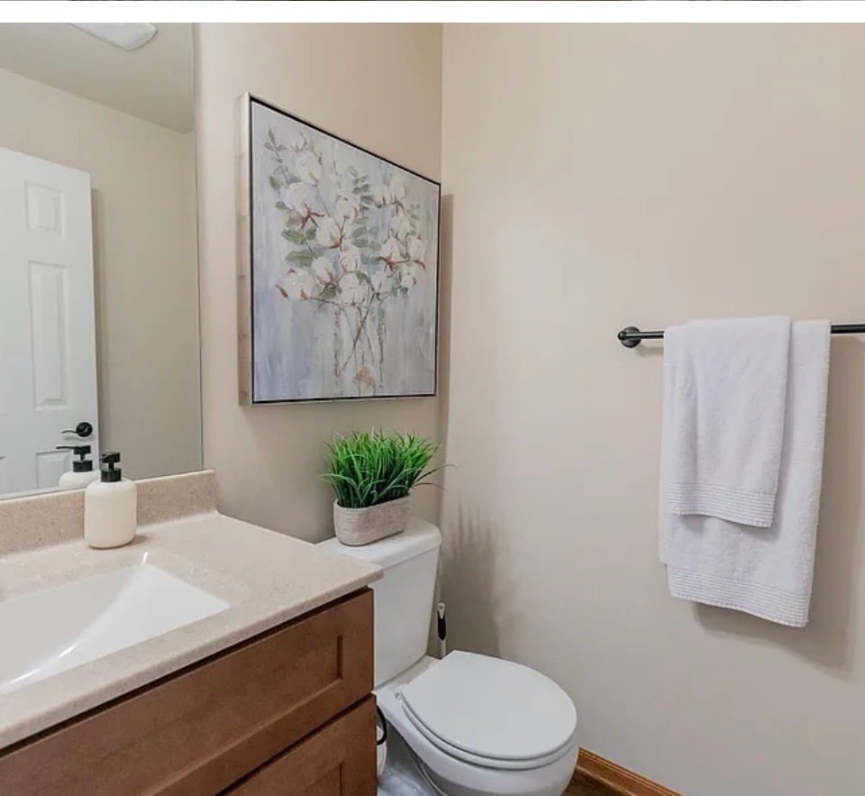 Building Photo - 8767 Ridge Hollow Dr