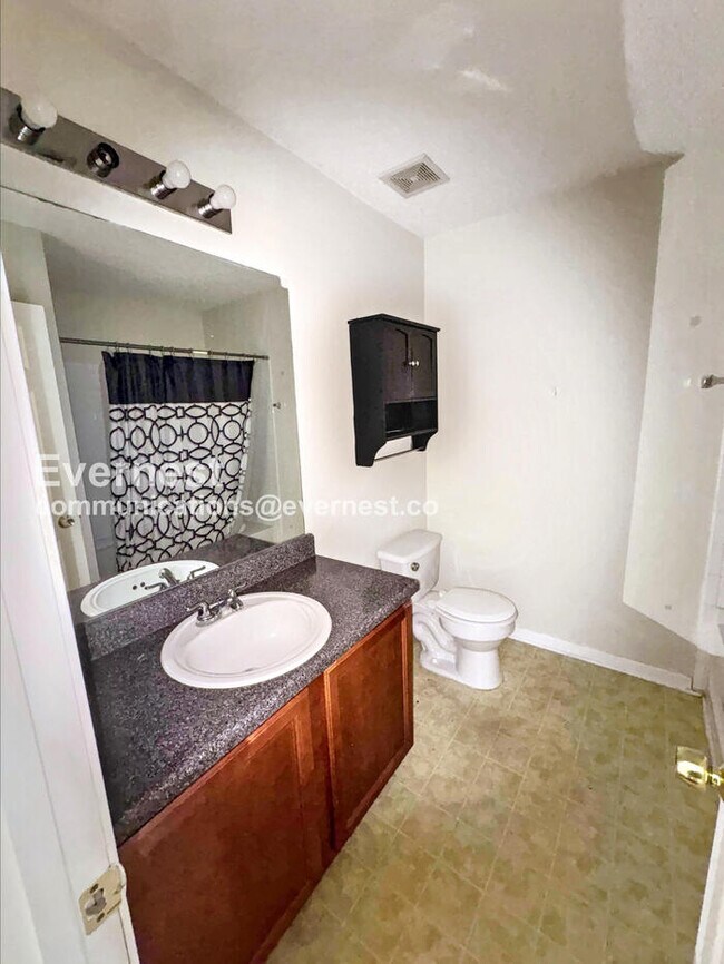 Building Photo - 7688 Creekside Ln