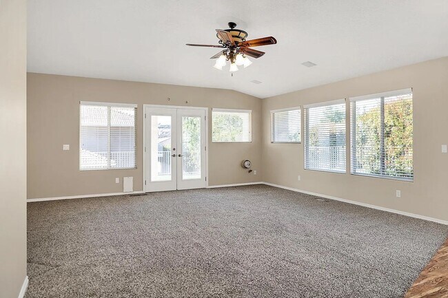 Building Photo - Spacious 3-Bedroom Home with Incredible Garage & Prime Location!