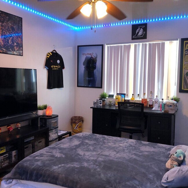 Building Photo - 7 bedrooms $1000 each w/ SPA