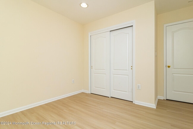 Building Photo - 4 Timber Grove Ct