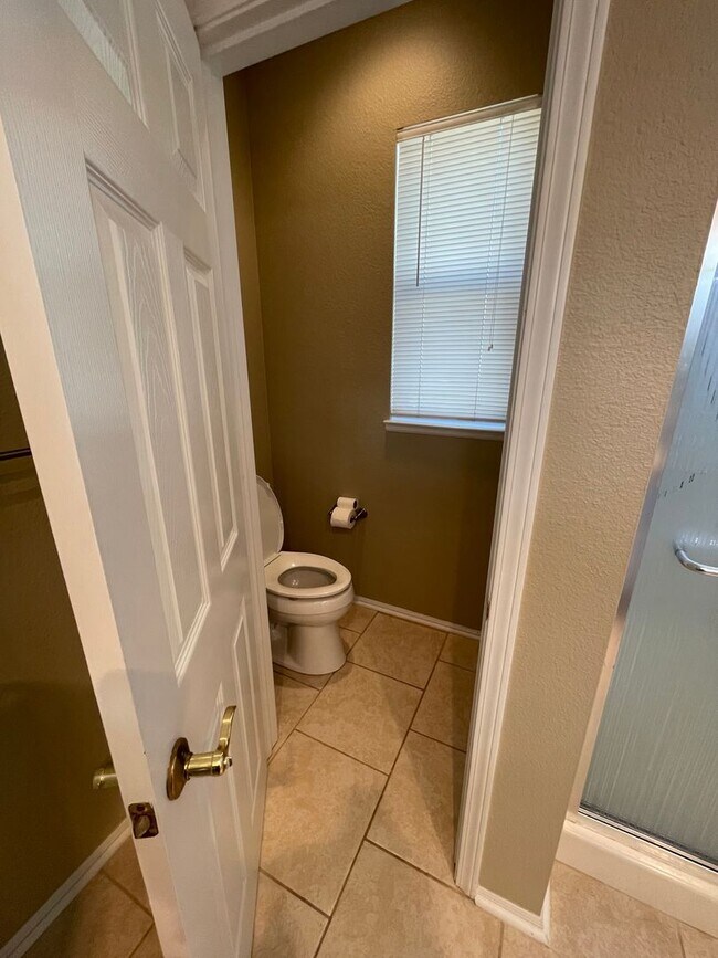 Building Photo - Unfurnished, Long Term Rental in Sun City!