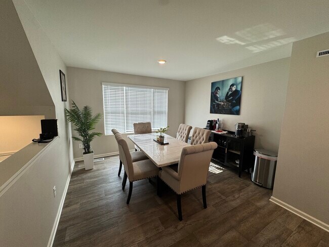 Building Photo - 1039 Briar Gln Ct