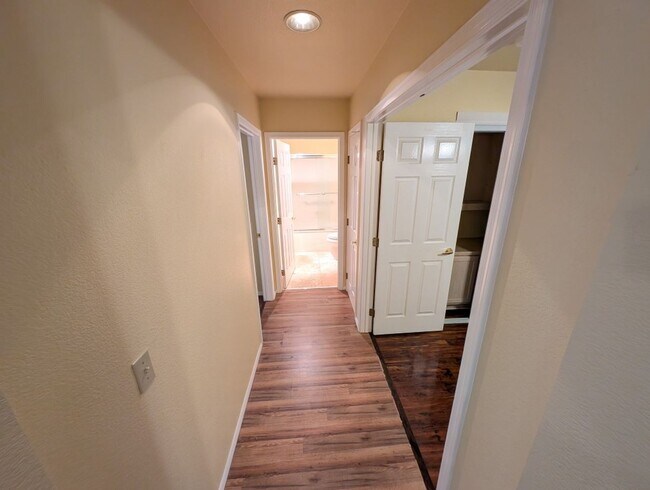 Building Photo - 2737 Tumble Brook Dr