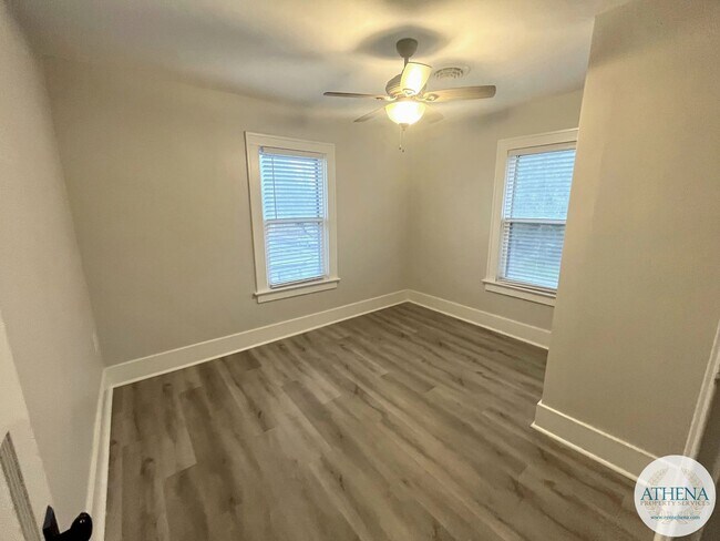 Building Photo - 5 Bedroom / 2 Bath House - NEAR SEMO's CAMPUS