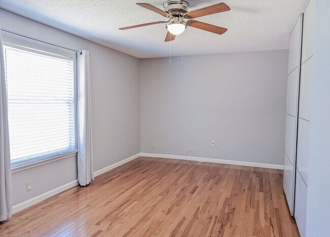 Building Photo - Stylish 4-Bed, 3.5-Bath Rental with Great ...