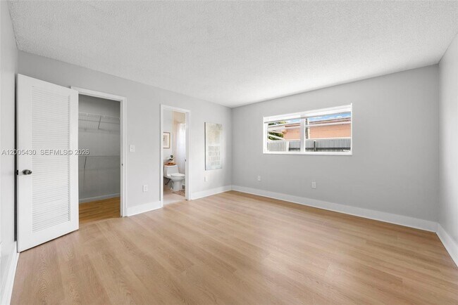 Building Photo - 31 NW 108th Ct