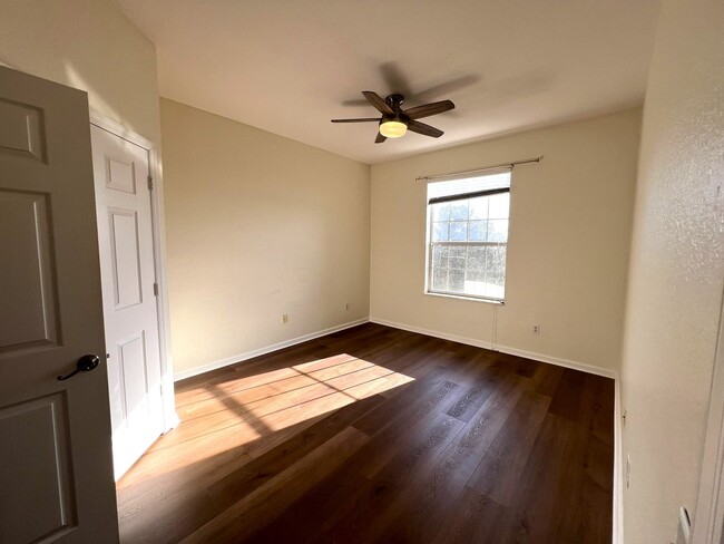 Building Photo - Great apartment at Stonebridge Commons