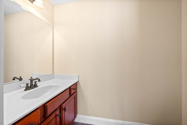 Building Photo - 2 Bedroom 2 1/2 Bath Dog Friendly Condo Fo...