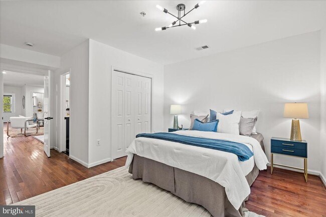 Building Photo - 1241 18th St NE