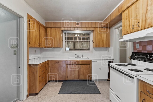 Building Photo - 808 E Mission Ave