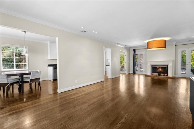 Building Photo - Luxury Private 2 bd Rental Home w/ Pool