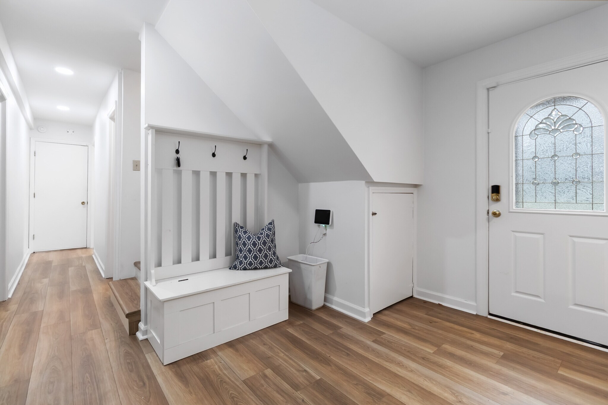 Building Photo - 405 Hillcrest Dr