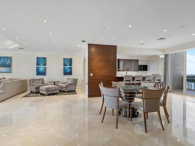 Building Photo - 3200 N Ocean Blvd