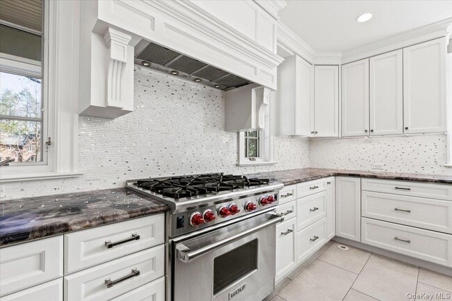 Building Photo - 47 Greenacres Ave