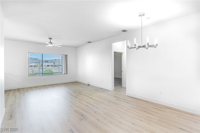 Building Photo - 2084 Tiger Links Dr