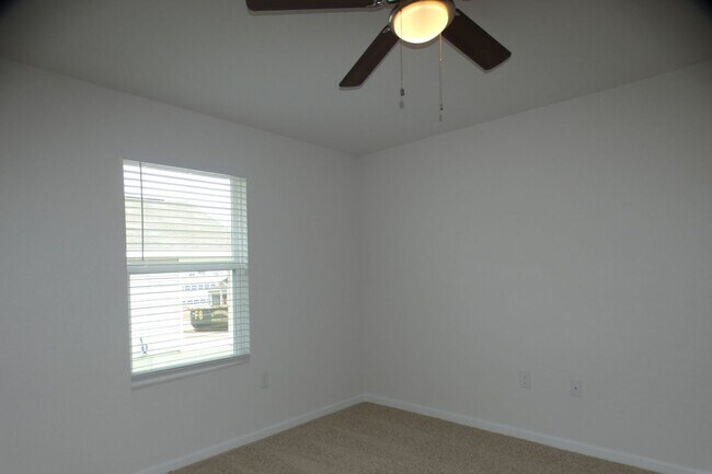 Building Photo - 4 Bedroom Home - Bridlewood