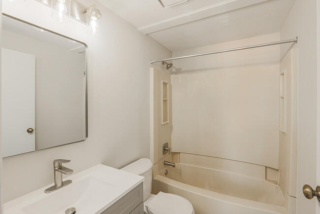 Building Photo - Beautiful 3 Bedroom Home with 2.5 Bathrooms