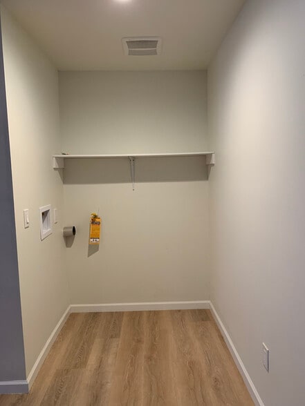 Building Photo - 7847 Beck Ave