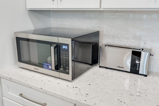 Building Photo - 223 E Lakeshore Dr