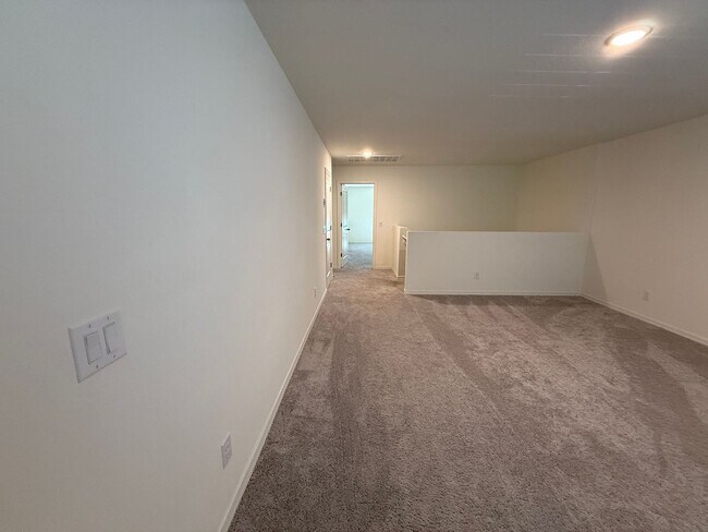 Building Photo - Spacious 5 bed 4.5 bath home in Florence, AZ!