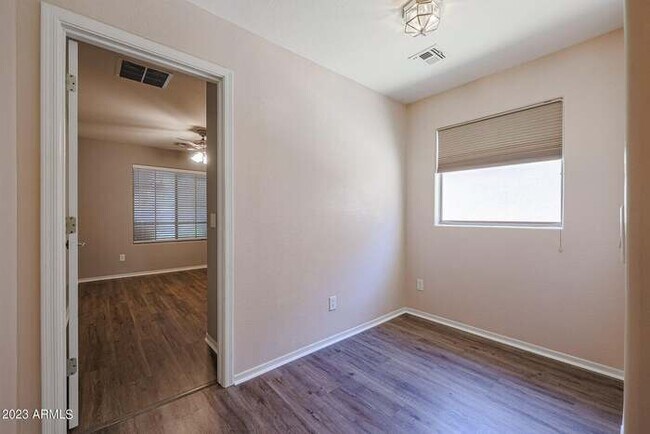 Building Photo - GREAT 3 bed, 2 bath home