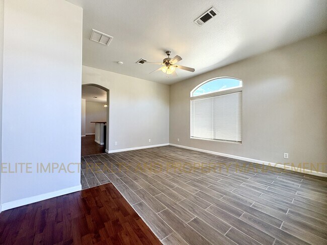 Building Photo - 4247 E White Water Dr