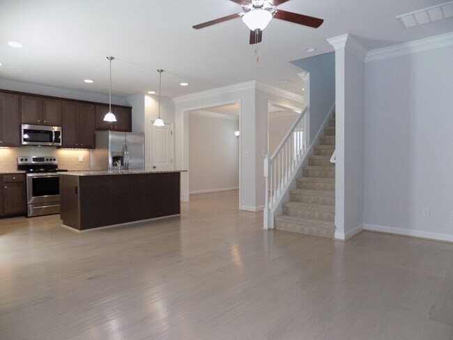 Building Photo - 121 Wineberry Wy