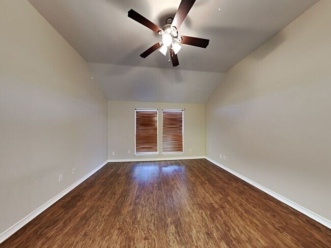 Building Photo - No Application Fee* *$500 off first months...
