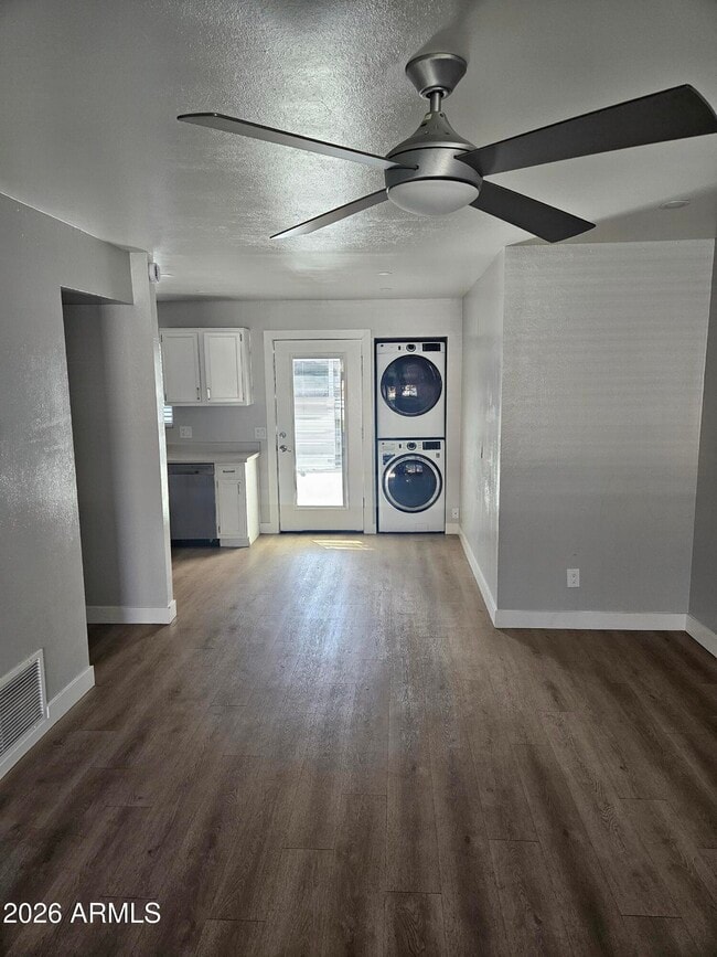 Building Photo - 521 W Maryland Ave